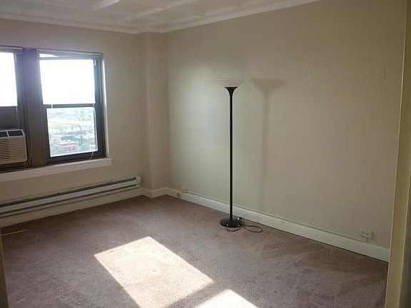 3rd image of 1212 N La Salle Dr #11