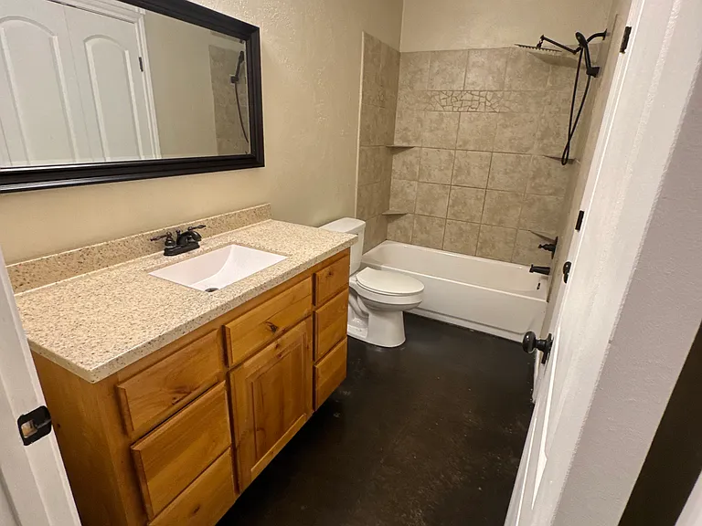 2302 Lancaster St #B — Photo 7