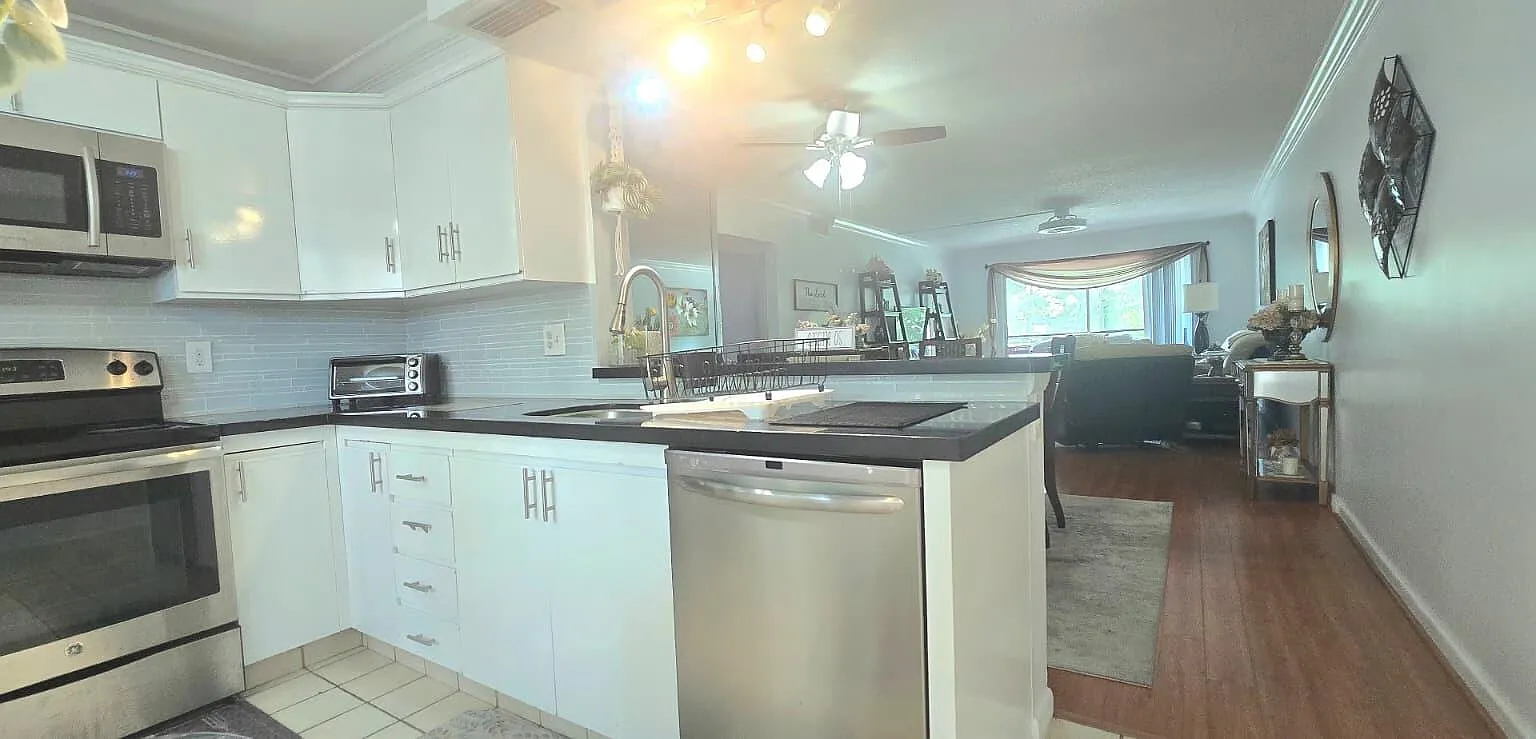 2 bed, 2.0 bath, 1156 sqft, $3,500 — Photo 4