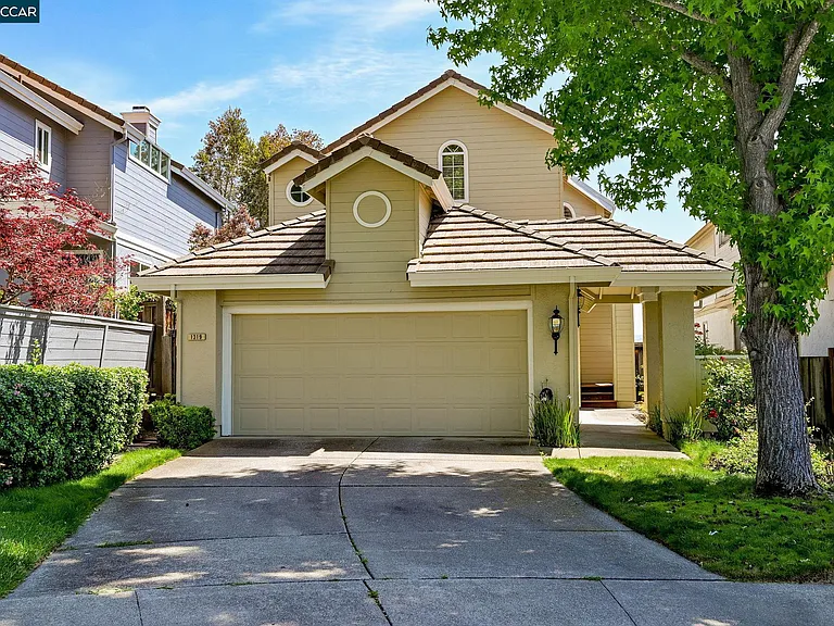 1319 Strawberry Ct — Photo 1