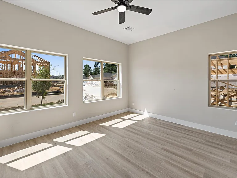 2618 Liguria Ln — Photo 18