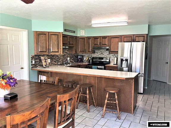 5th image of 810 Reynolds St