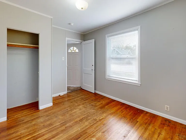 3121 Lincoln Way — Photo 6