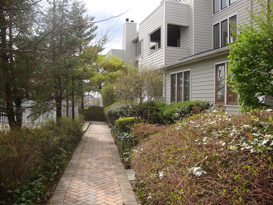 1st image of 739 Mainsail Ln #739