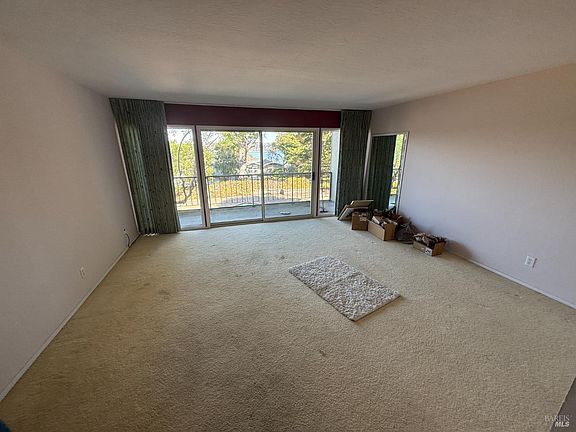 4th image of 369 Eden Roc Dr