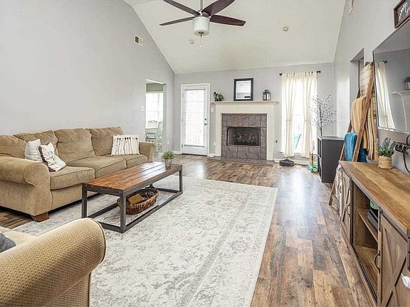 3rd image of 120 Garden View Dr