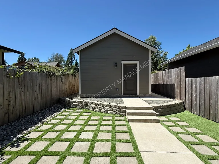 655 Oak Ave — Photo 6