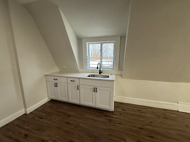 92 S Common St #4 — Photo 2