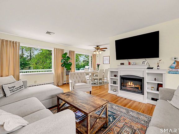4th image of 16 Ridgeland Circle