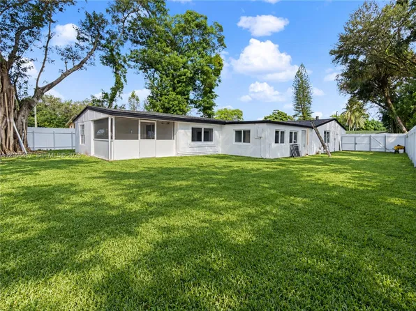 6208 SW 26th St, Hollywood, FL 33023