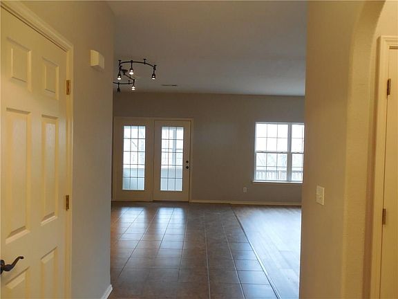5th image of 7 Shelly Ln