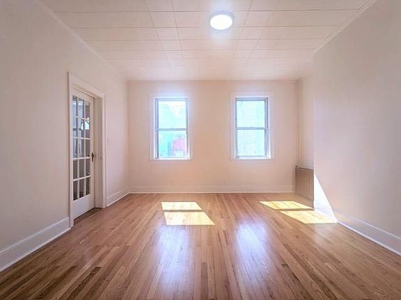 3rd image of 34 Westervelt Pl