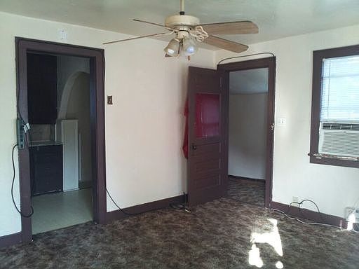 2nd image of 523 1/2 SW 26th St #Up