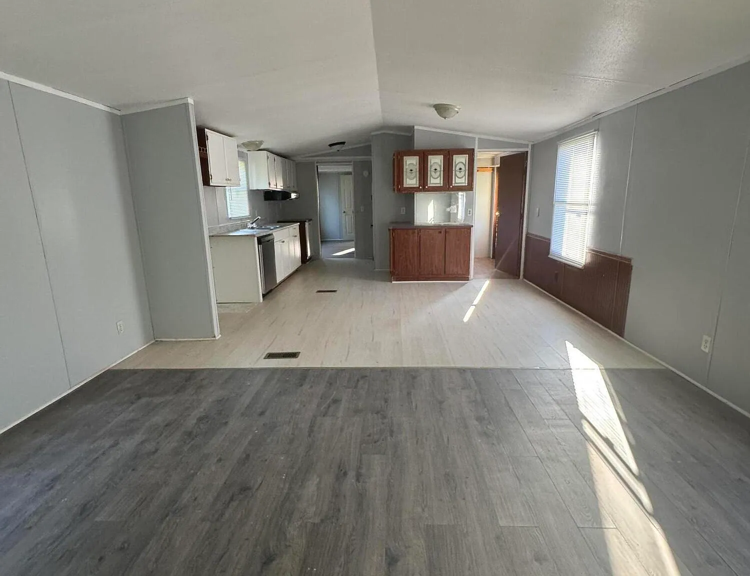 3 bed, 2.0 bath, 900 sqft, $500 — Photo 3