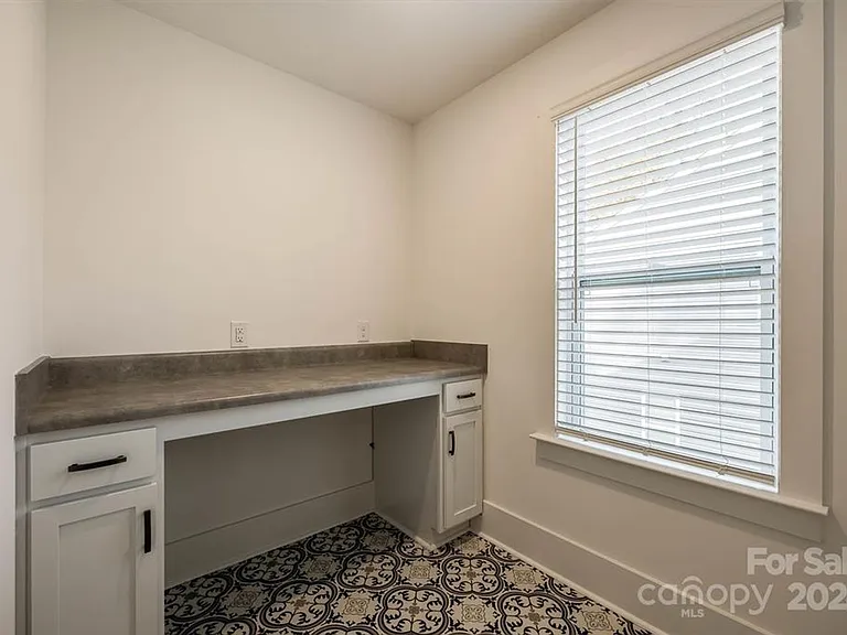 1241 Eastway Dr — Photo 27