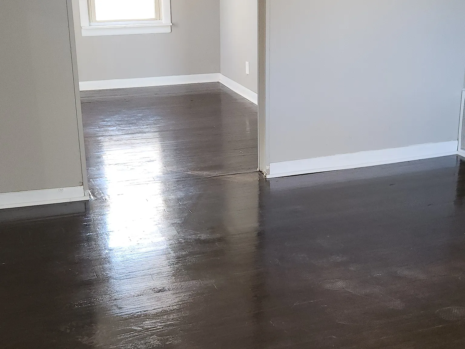 2 bed, 925 sqft, $1,200 — Photo 2