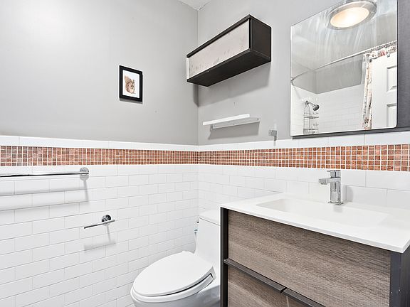5th image of 706 Sackett St #2
