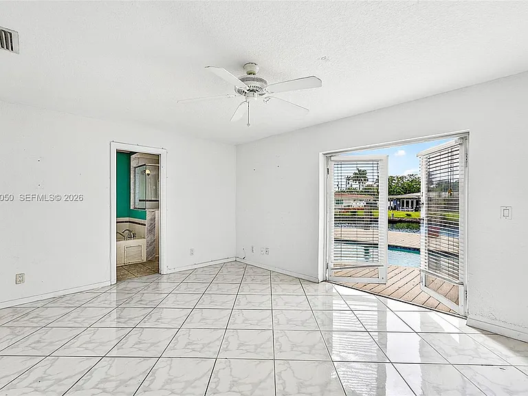2832 NW 10th Ave — Photo 17