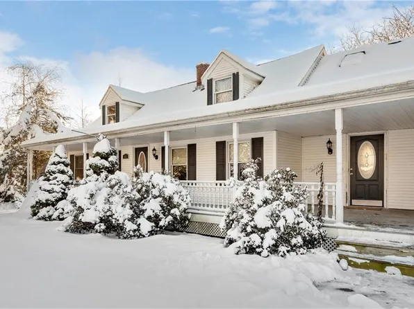 64 Grove Ln, Pascoag, RI 02859