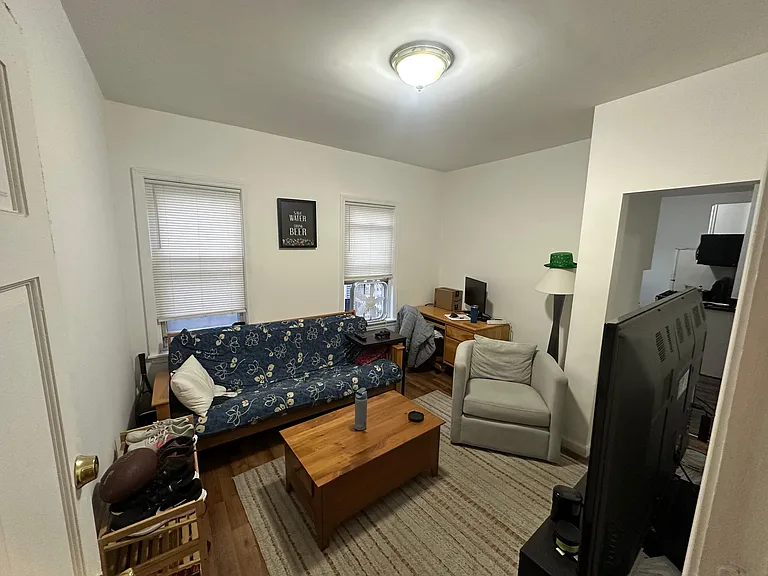 16 Leeds St #1 — Photo 2