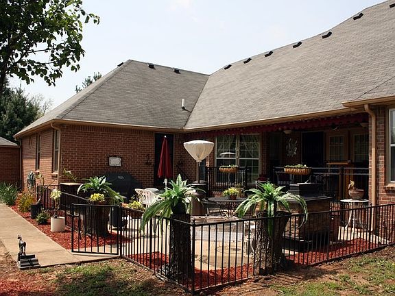 Patio w/custom bbq pit/fireplace w/wet bar Murfreesboro, TN