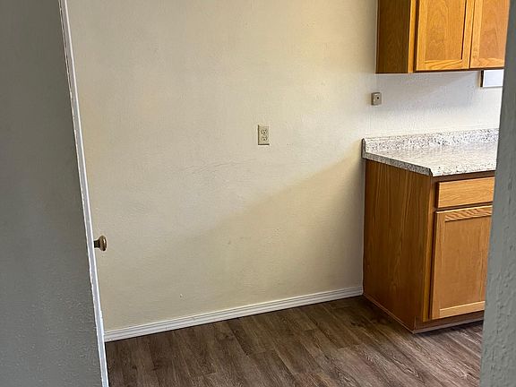4th image of 3909 N 34th St #10