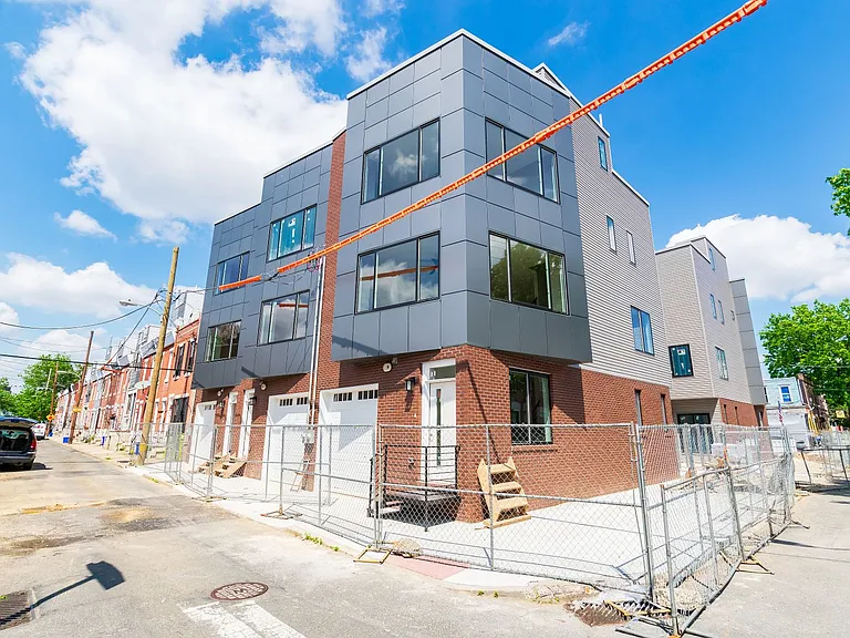 1351 S Myrtlewood St — Photo 40