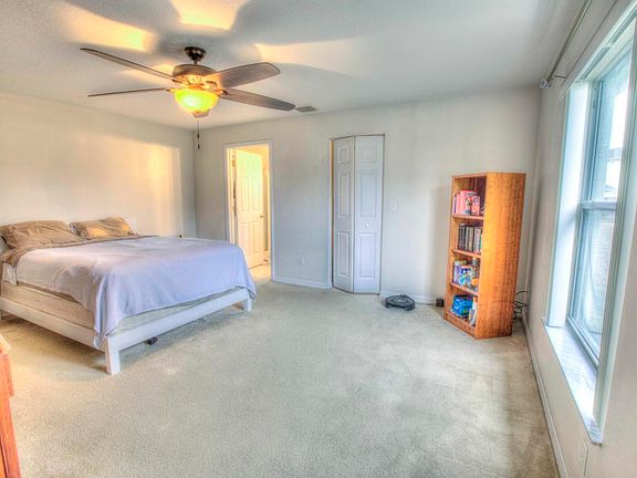 5th image of 128 Notting Hill Dr