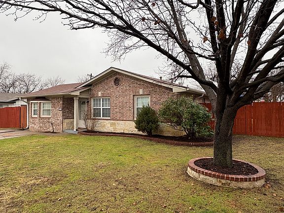 2nd image of 717 Sun Valley Dr