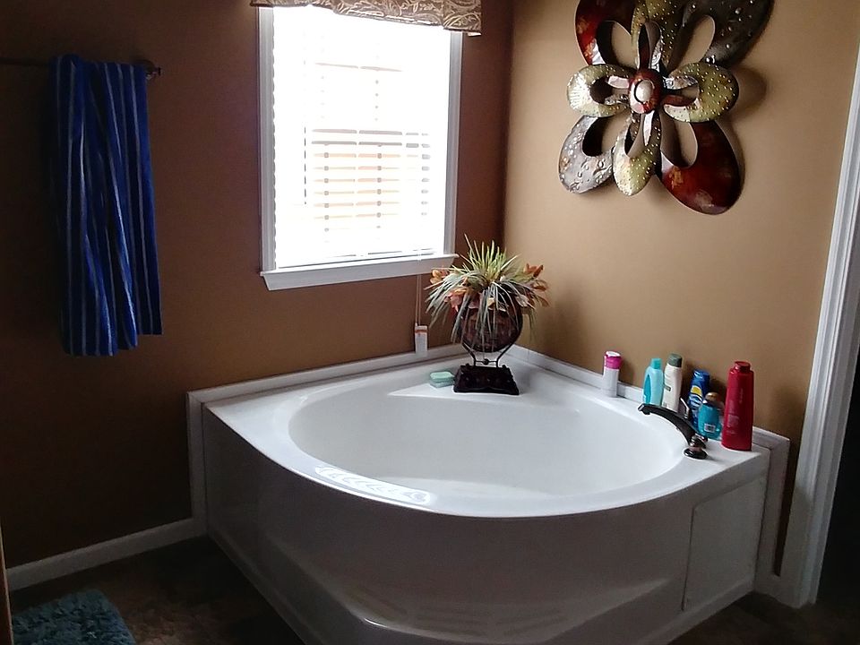 2nd image of 1184 E Holbrook Cir