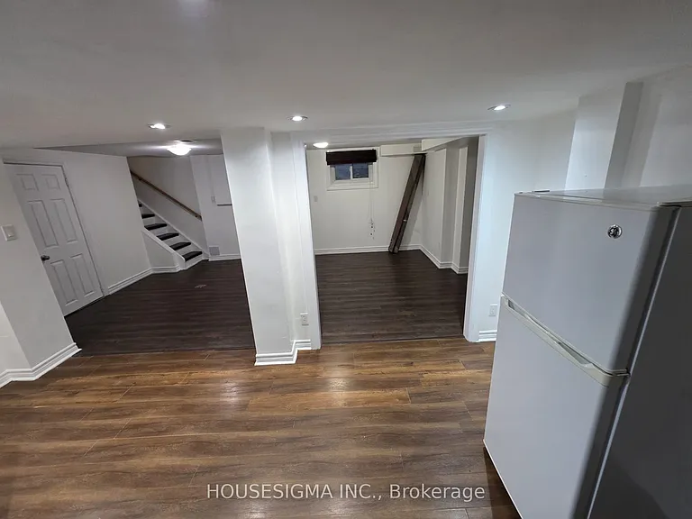 30 Silvercrest Ave #BASEMENT — Photo 2
