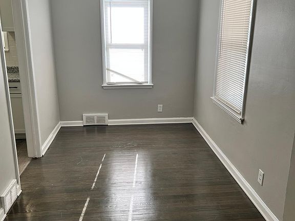 3rd image of 8272 Roselawn St