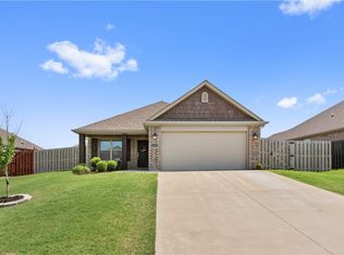 1151 N Rosemary St, Centerton, AR 72719