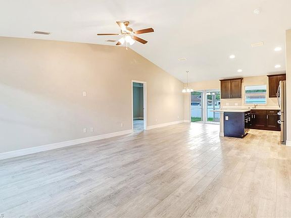 5th image of 27081 Jackson Ave