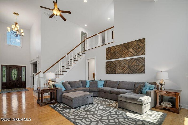 4th image of 114 Fox Run Drive