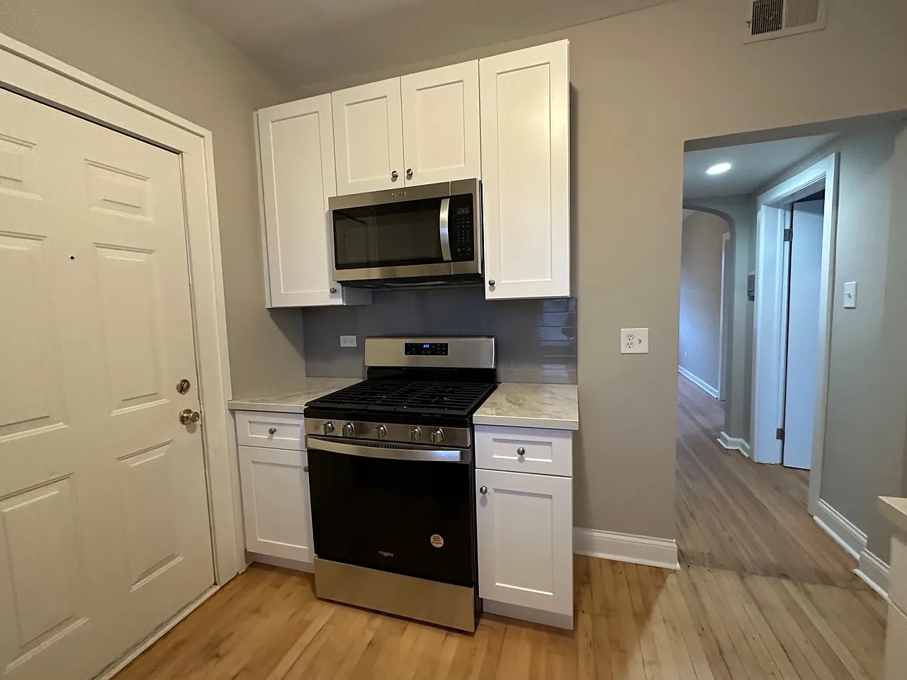 6150 S Sacramento Ave, Apt 1w — Photo 2