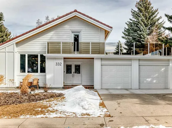 332 SW Varsity Close NW, Calgary, AB T3B 2Z1