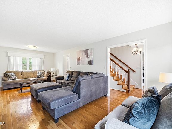 5th image of 340 Lewis Ln