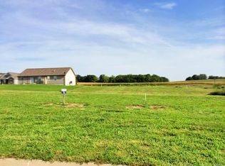 517 Bluff Meadows Dr, Valmeyer, IL 62295