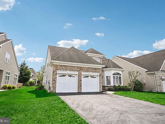 3rd image of 42 Lewis Dr