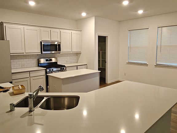 4th image of 5905 Edward Dr