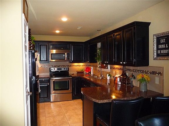 5th image of 1297 E Ash St