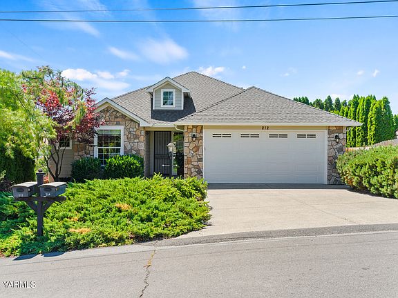 3rd image of 212 Hillview Ave