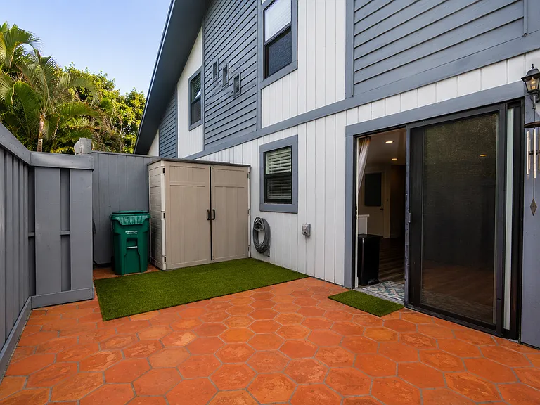 414 N Cypress Dr #D — Photo 33