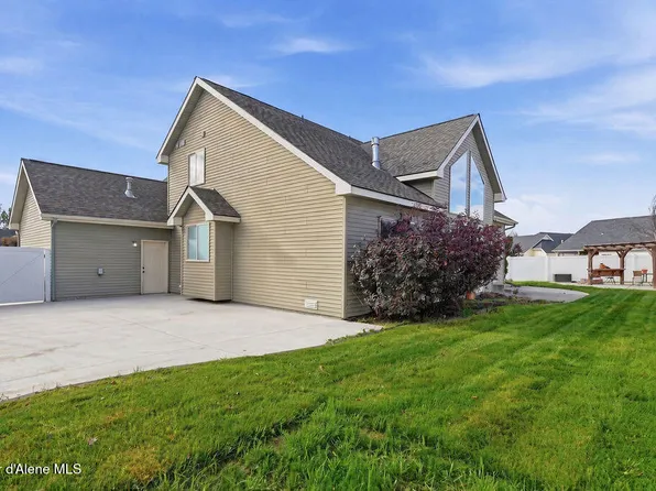 2729 W Porthill Ct, Hayden Lake, ID 83835