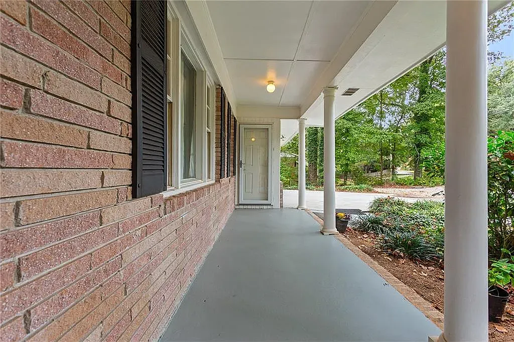 4 bed, 2110 sqft, $2,300 — Photo 4