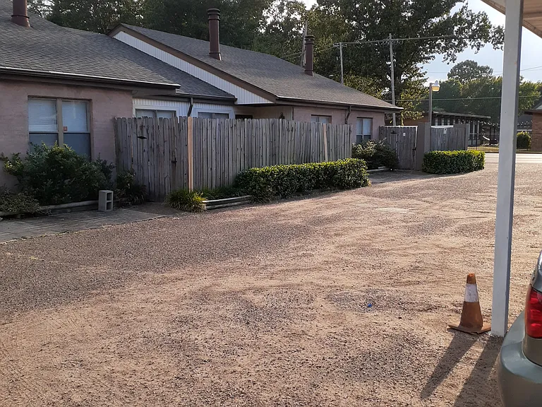 512 N Mendenhall Rd — Photo 3