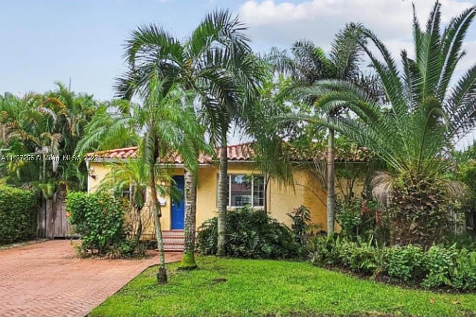 1st image of 557 La Villa Dr