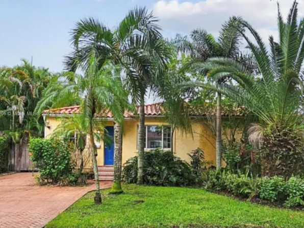 557 La Villa Dr, Miami Springs, FL 33166