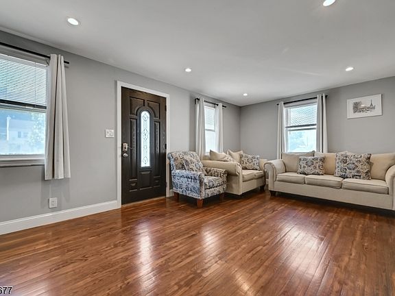 2nd image of 464 Simons Ave